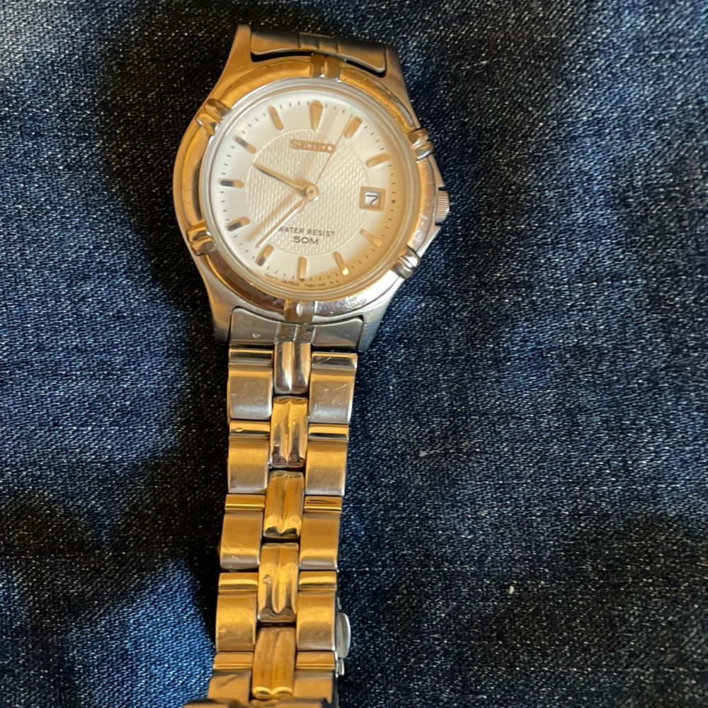Seiko ladies water resistant bracelet watch